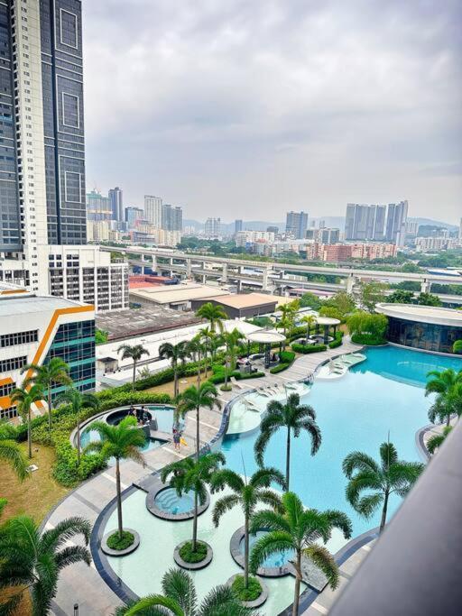 2r2b*1-6+1 Pax*kl City*10mins-klcc Kuala Lumpur