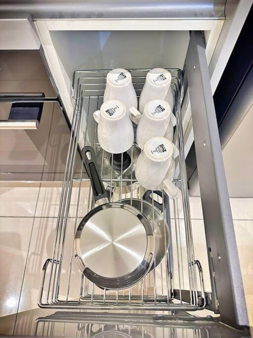 2r2b*1-6+1 Pax*kl City*10mins-klcc Apartment *