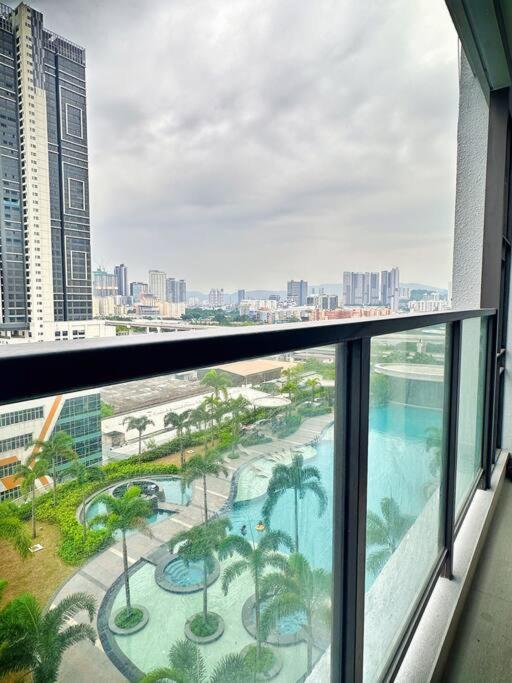 2r2b*1-6+1 Pax*kl City*10mins-klcc *