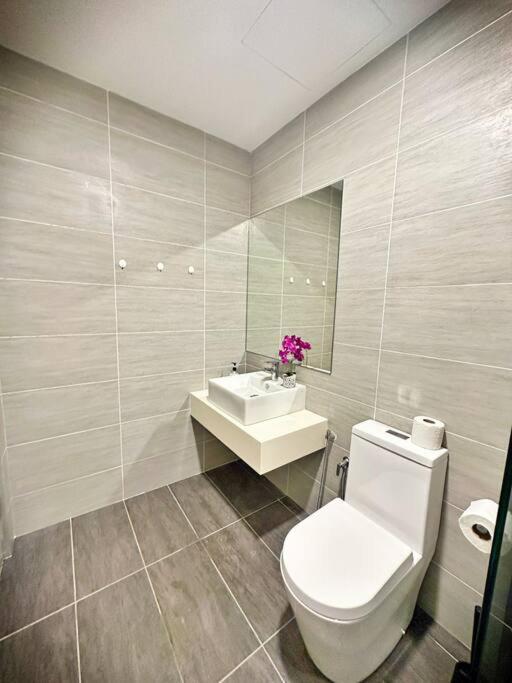 2r2b*1-6+1 Pax*kl City*10mins-klcc *
