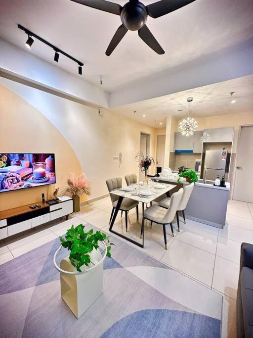 2r2b*1-6+1 Pax*kl City*10mins-klcc Kuala Lumpur